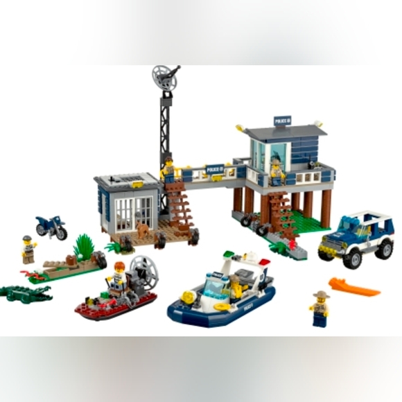 LEGO City Swamp Police Station #60069 – Retired – Complete – Bonus Set Included